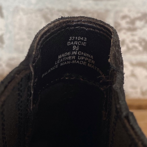 Like New Franco Fortini Darcie Black Suede Booties SZ 9.5 - Picture 3 of 9